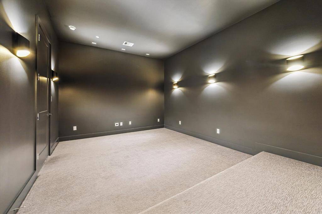 [MOVIE THEATRE] Step into your private cinema, where luxury meets entertainment in this state-of-the-art movie theater. Whether you’re hosting a family movie marathon or entertaining guests, this dedicated space offers a truly immersive cinematic experience.