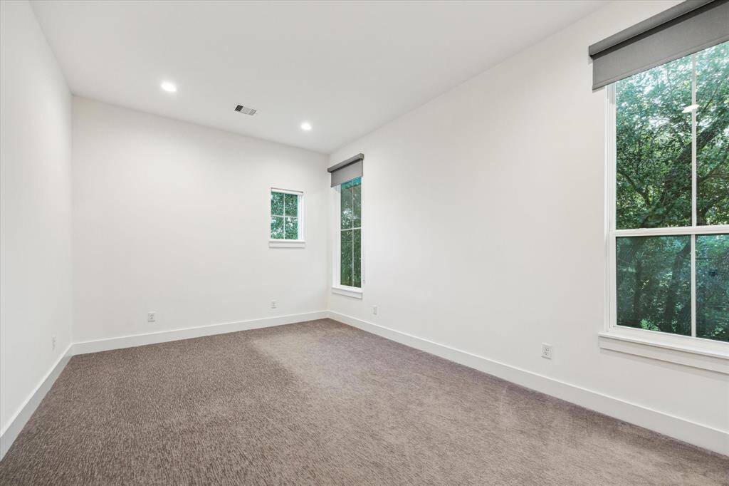 [SECONDARY BEDROOM]
