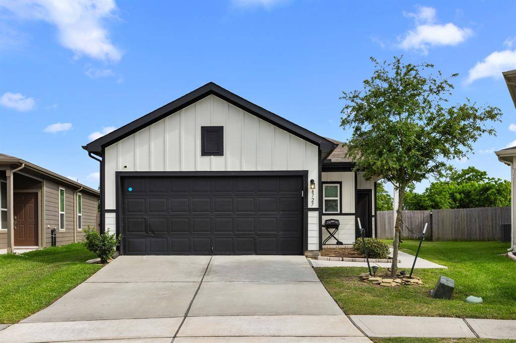 Welcome to 4727 Prairie Chase Drive