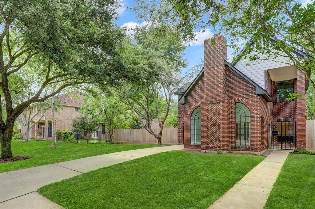 A desirable lifestyle awaits at 4815 Willow!