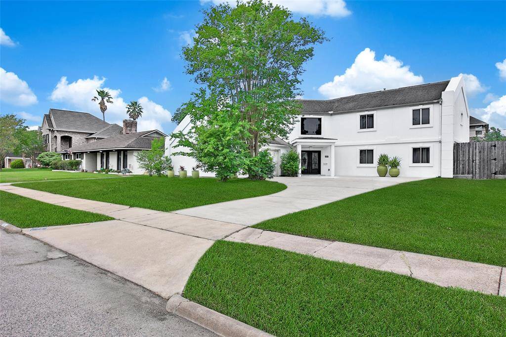 Inviting Entrance with extended driveway for entertainment.