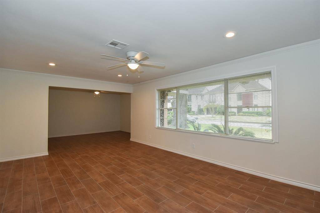 Enter the home and you are greated by the huge living room and formal dining room. Porcelain, wood look, tile. Recessed lighting.