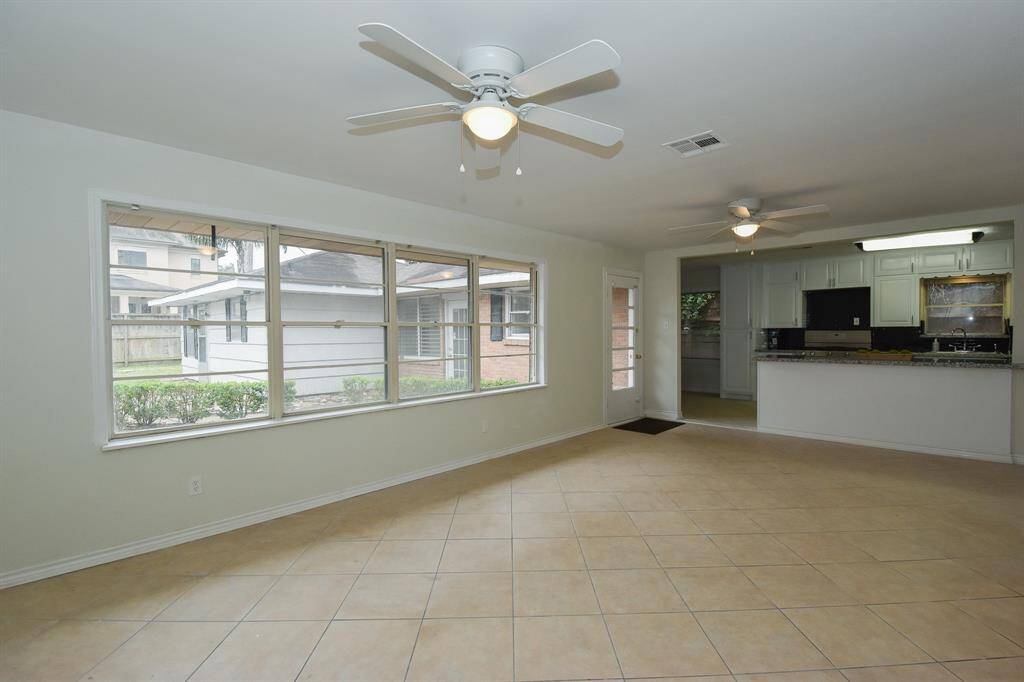 Fabulous, huge family room with so much natural lighting!  Blend kitchen with granite breakfast bar.