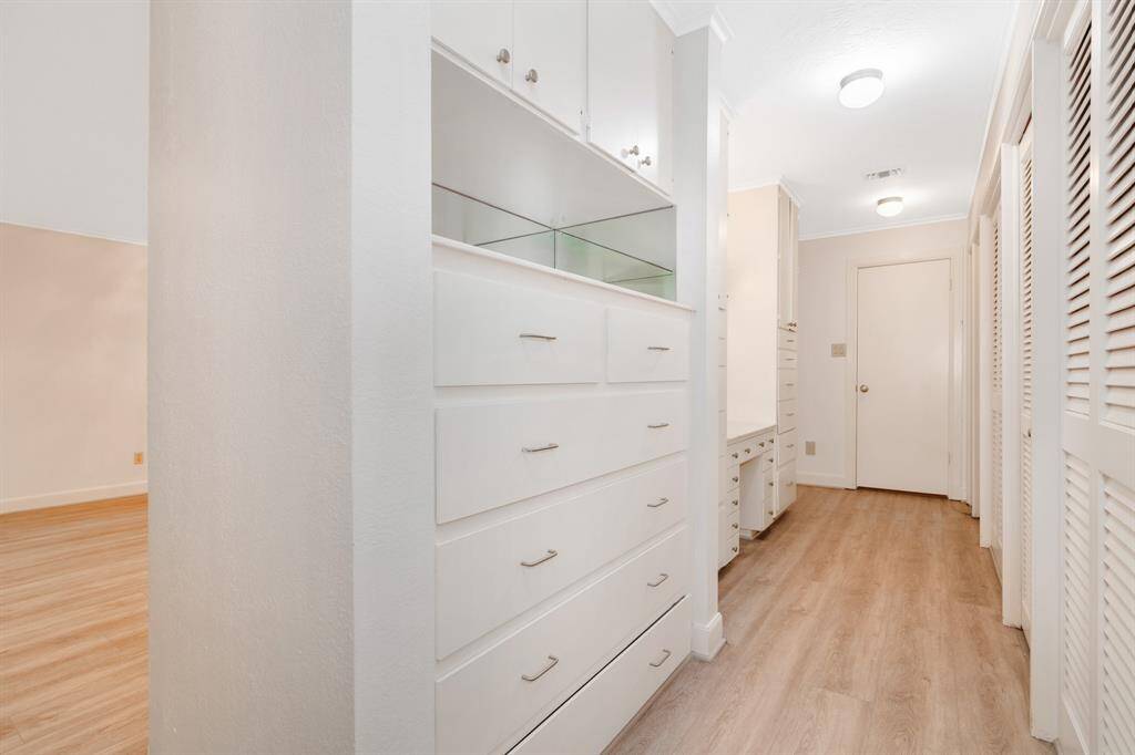 Walk in closet