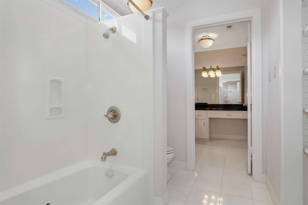 Shared tub/sower combo between bedroom # and #4.