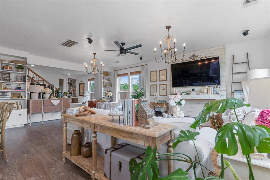 Spacious living room with big windows allowing ample lighting