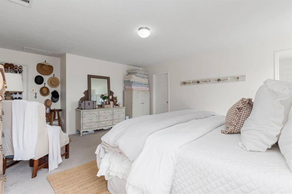 Secondary bedroom