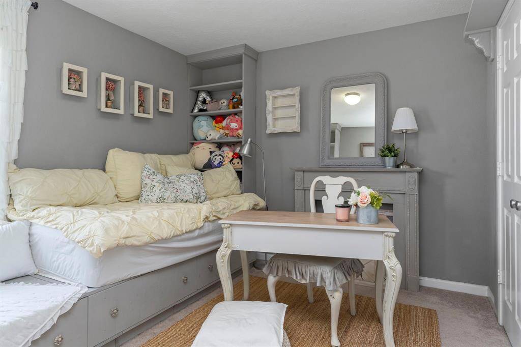 Secondary bedroom