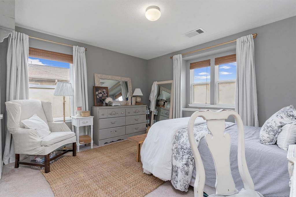 Secondary bedroom