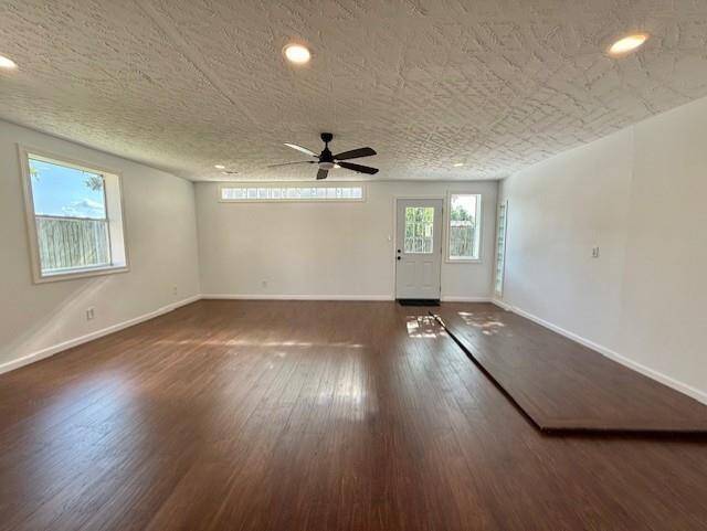 KITCHEN w/ NEW FLOORING, QUARTZ COUNTER TOPS, CABINETS , appliances