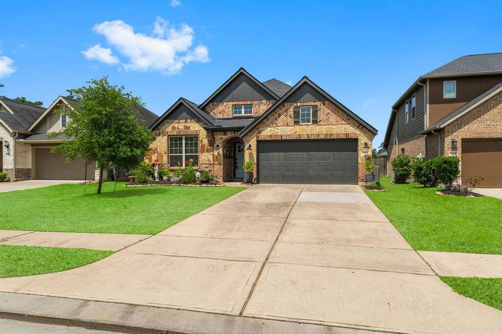 Discover your dream home with the newest roof in the neighborhood! Situated on a peaceful cul-de-sac, this gem offers convenient access to Broadway Elementary, the YMCA, and Holcomb Lake. Plus, quick connections to Route 99!
