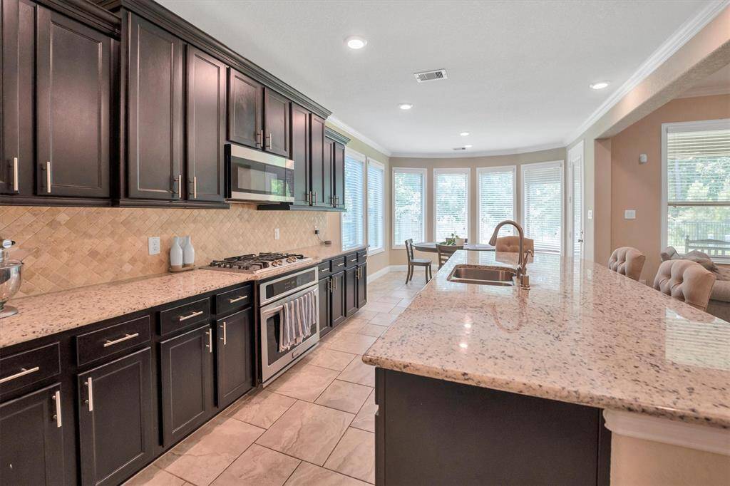 Check out this beautiful kitchen.  Plenty of room to entertaining family and friends.