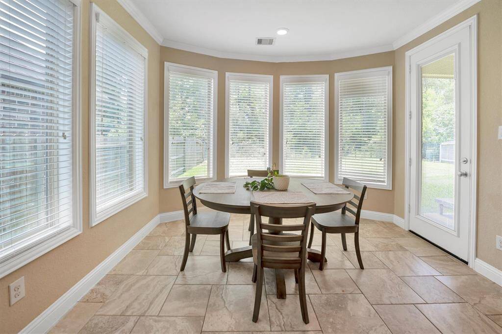 Another view of the breakfast room.