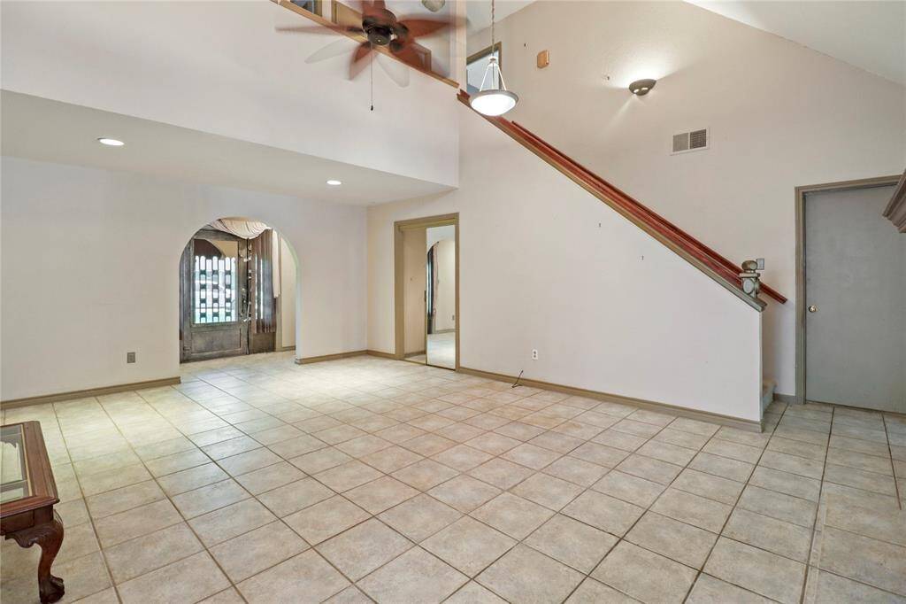 Living Room with high ceilings