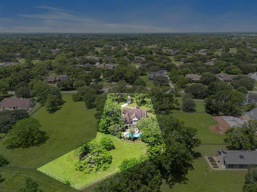 Experience luxury living with the advantage of low taxes in this stunning property. Enjoy expansive views and serene surroundings in a prime location.