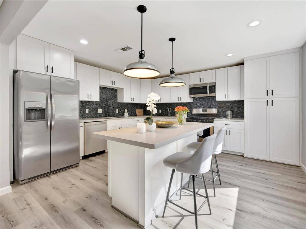 Large Kitchen with island
