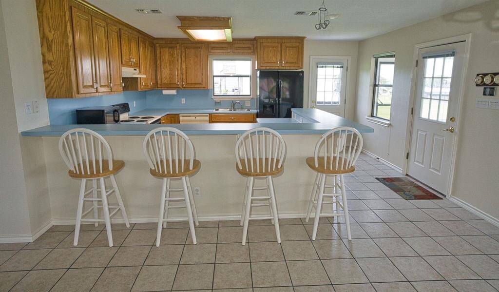 11 x 17' area Between the Kitchen & Living room, perfect for your favorite Dining Table!