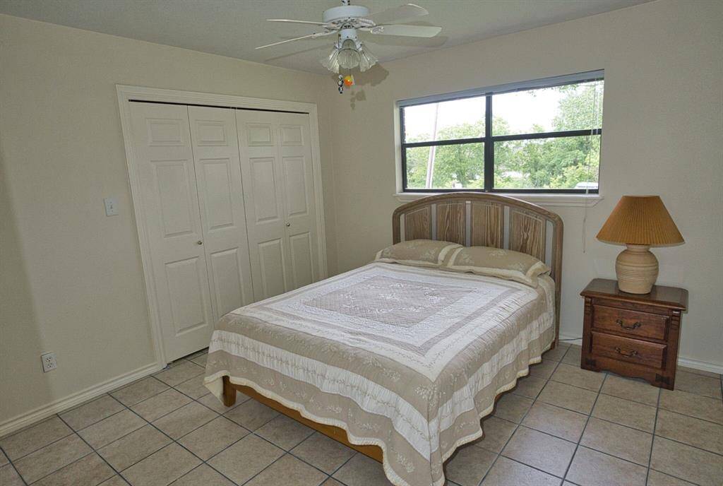 2nd Bedrooms This room size is 11 x 11'