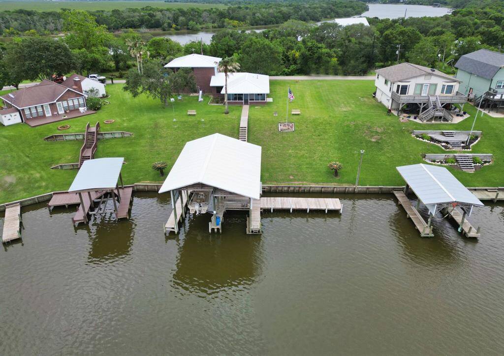 Minimal wake zone provides calm waters for boating safety and fishing from the pier