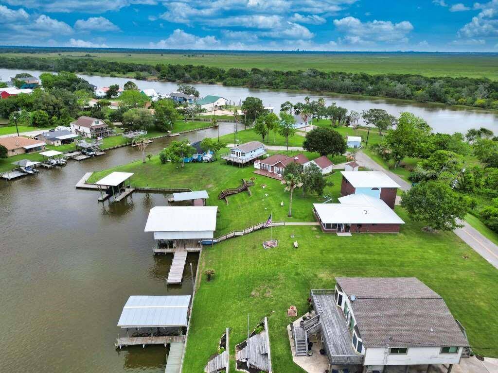 Just a short distance to the San Bernard River.