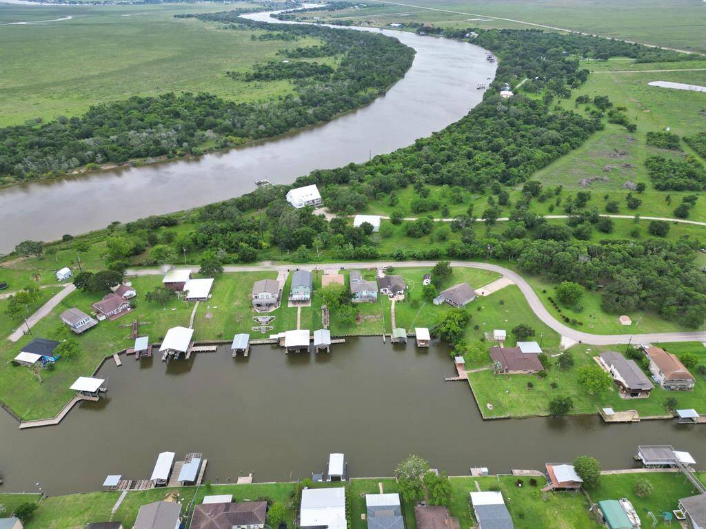 Ariel view of the turning basin. You always can get your boat out of the slip and head out onto the River.