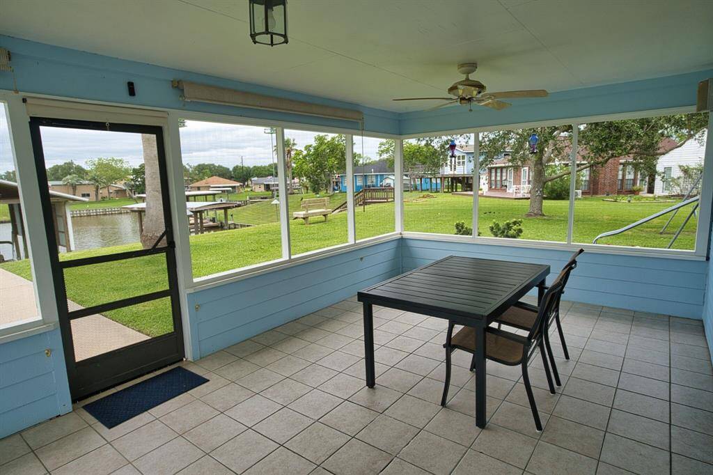 Features Sunshades and Ceiling Fans for Comfort