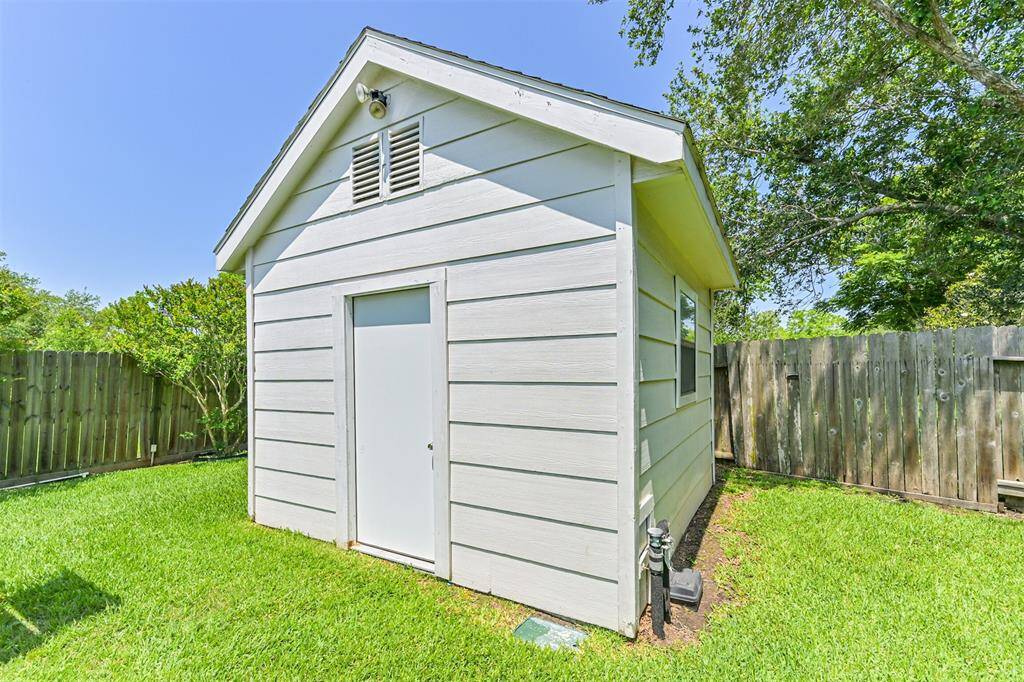 Large storage shed for all of your tools and toys or even turn it into your own she-shed!