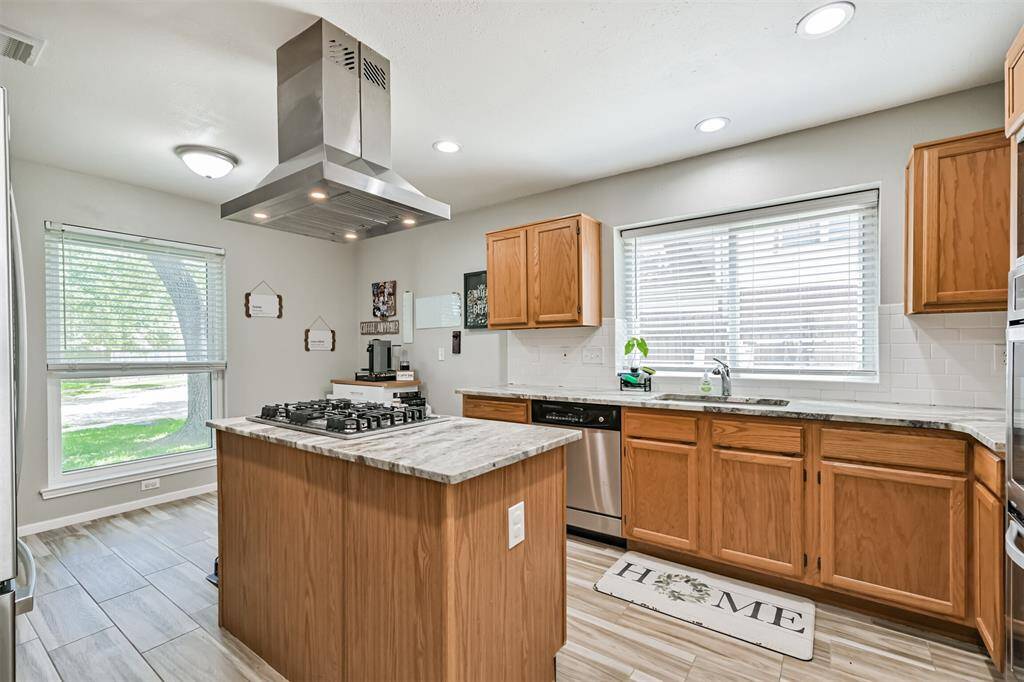 Tons of natural light in the kitchen with breakfast area