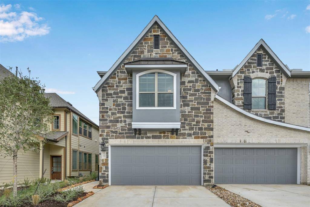 Beautiful Villa in Woodforest!