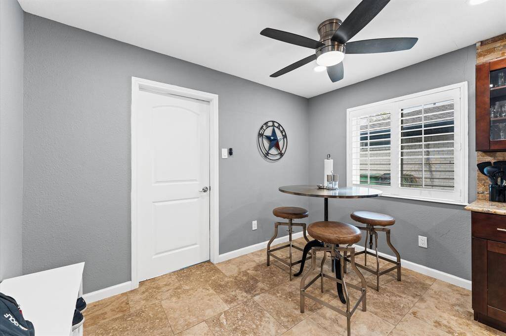 Small cozy breakfast bar with easy access to the kitchen.