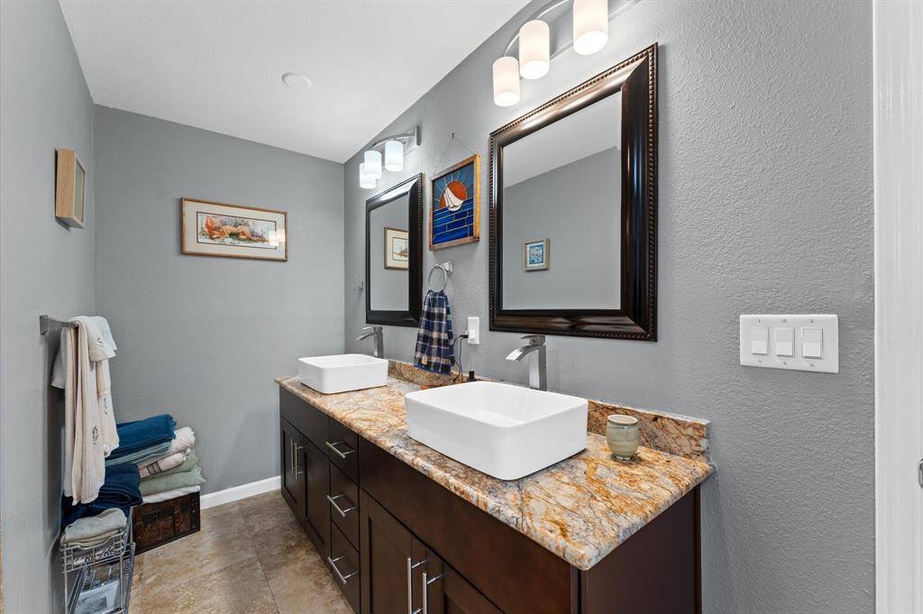 Style, function, versatility, the Double raised bathroom sinks will be the cornerstone of your bathroom décor.