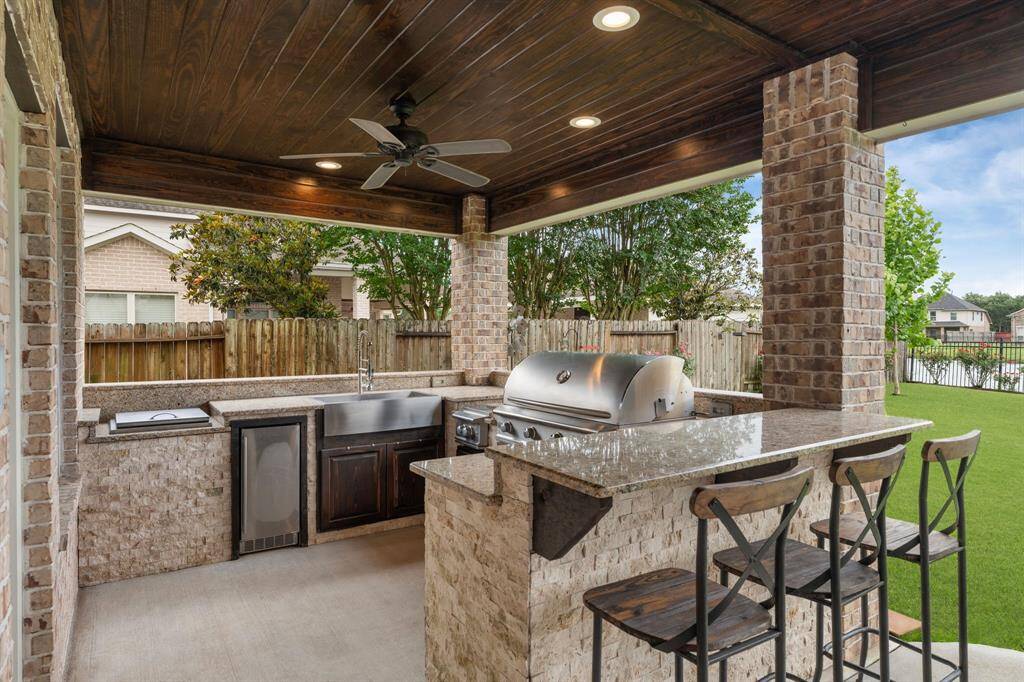 The ideal outdoor culinary space! This full kitchen includes a grill, mini fridge, built-in drink holders, a practical sink, generous storage, and more for effortless outdoor cooking and enjoyment.
