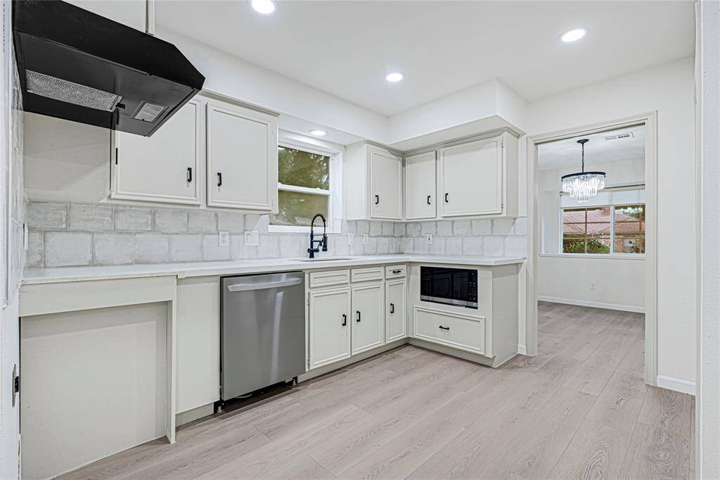 Updated Kitchen with quartz countertops & SS appliances