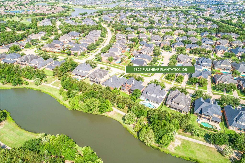 Nestled on a peaceful lakefront lot, this David Weekly home offers picturesque views and direct access to scenic walking trails in Cross Creek Ranch. The aerial perspective showcases the home’s prime location near the water and beautifully landscaped neighborhood.