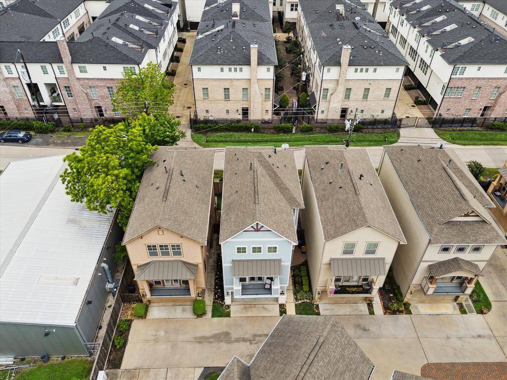 Aerial view of 6013 Kansas St. Unit B