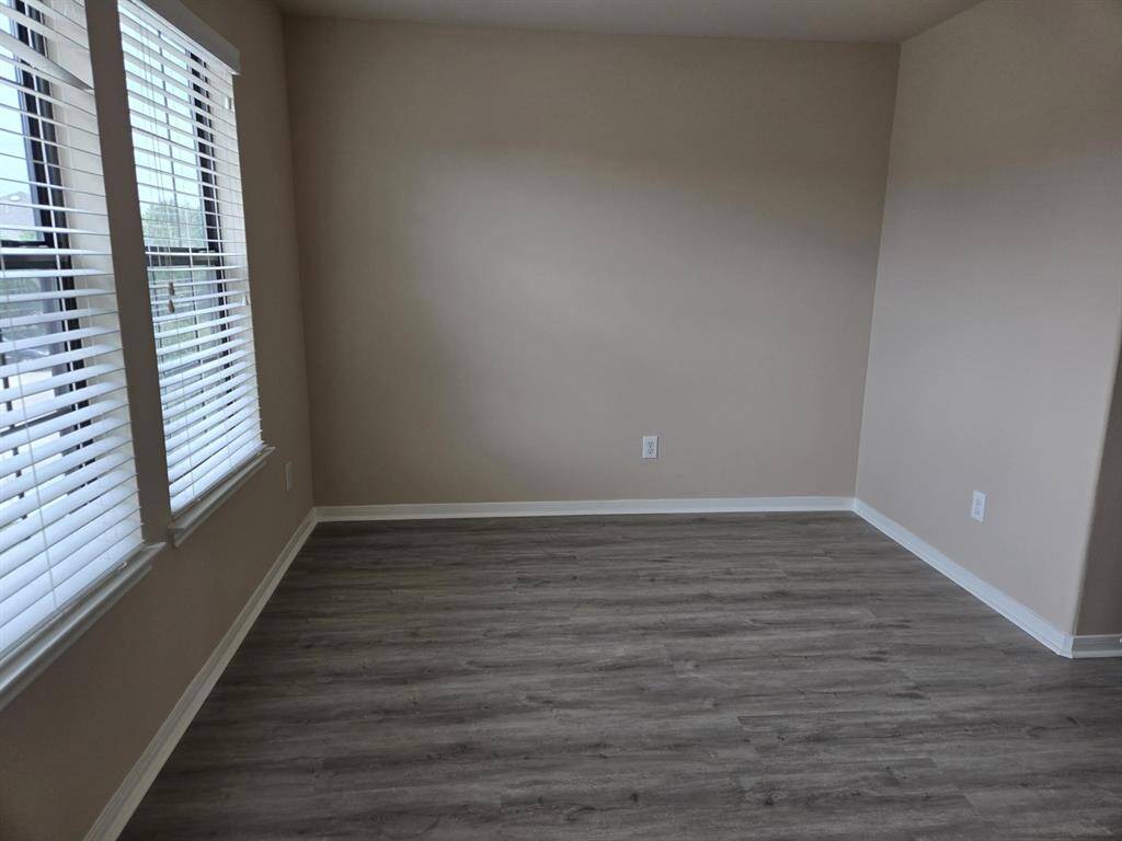Bedroom 2 (another view)