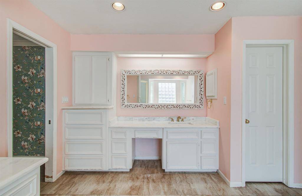 Primary Bath, Double Vanities