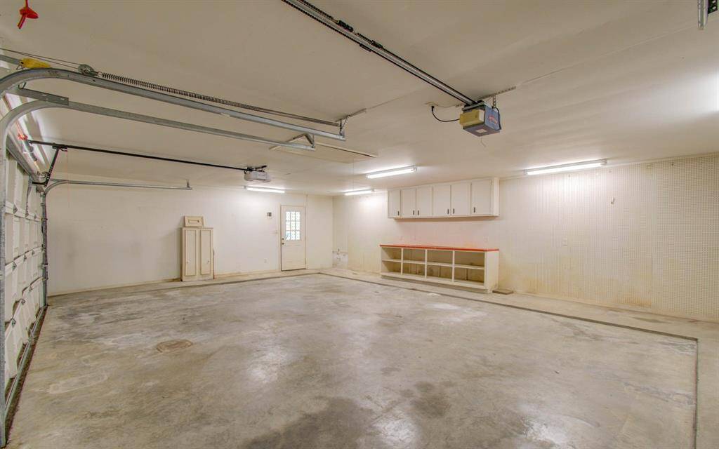 OVersized 3 Car Garage