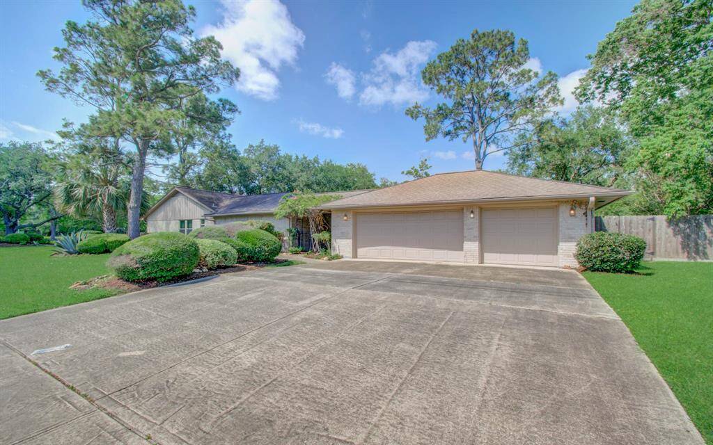 Detached Garage
