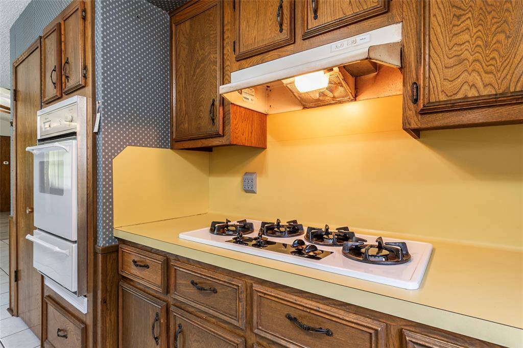 Gas cooktop and double oven