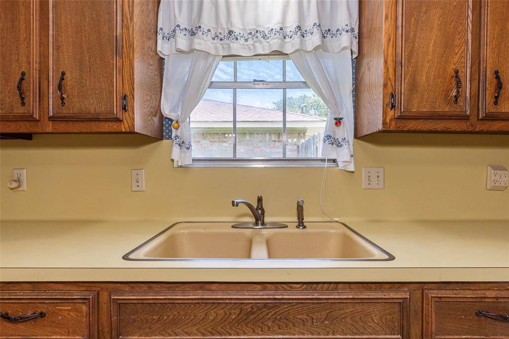 Kitchen sink overlooks side of yard