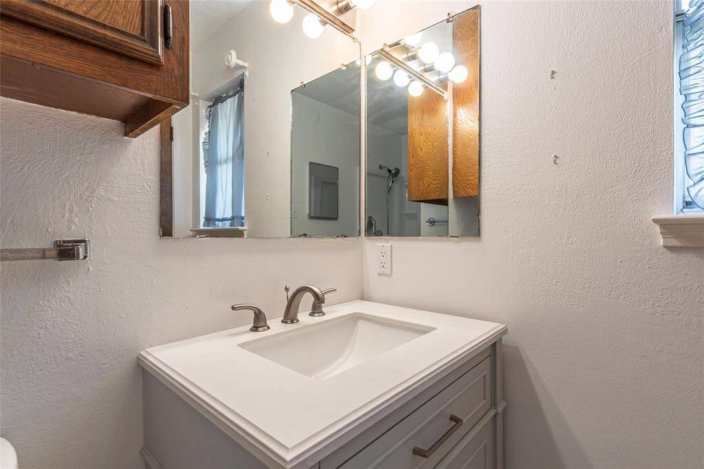 New Primary Vanity and sink