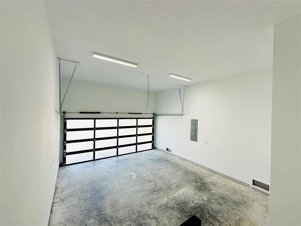 Garage with 14ft high ceilings