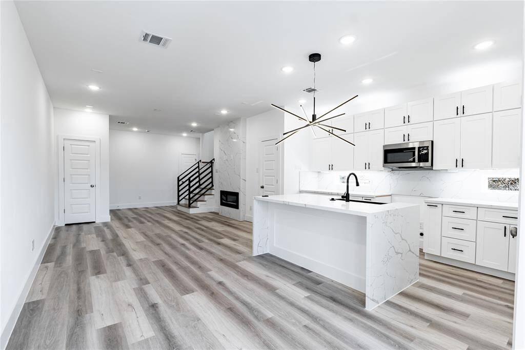 Open concept floor plan featuring high celings with all the quality amenities and upgrades anyone can ask for.