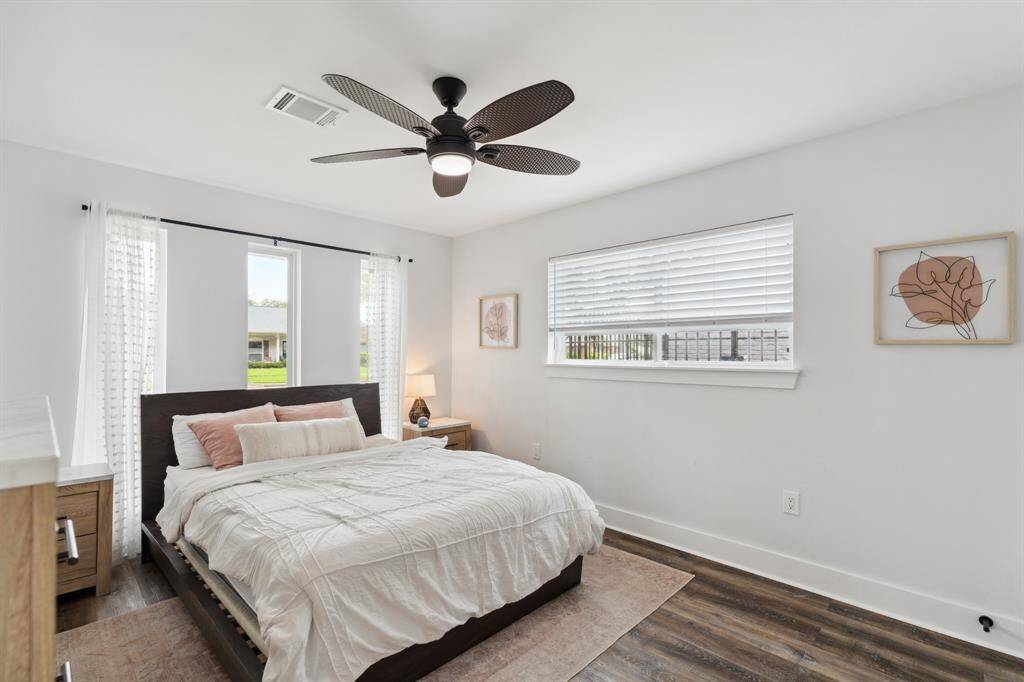 Guest bedroom 2 with lots of natural light
