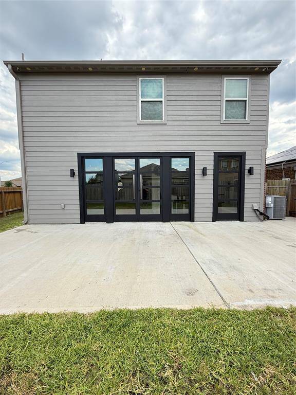 This is a newer pic showing the gorgeous upgraded doors.