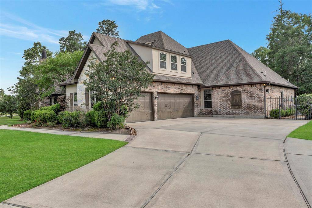 Oversized 3 car garage