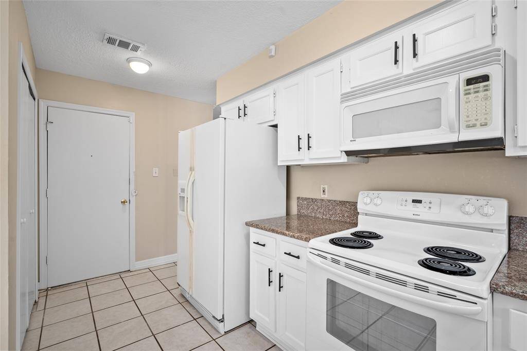 The kitchen is also plumbed for a gas stove/oven.