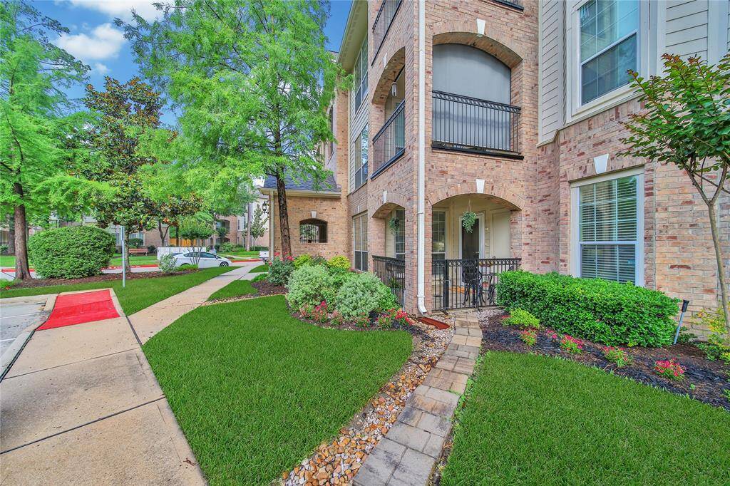 Close to parking, makes bringing in groceries easy.