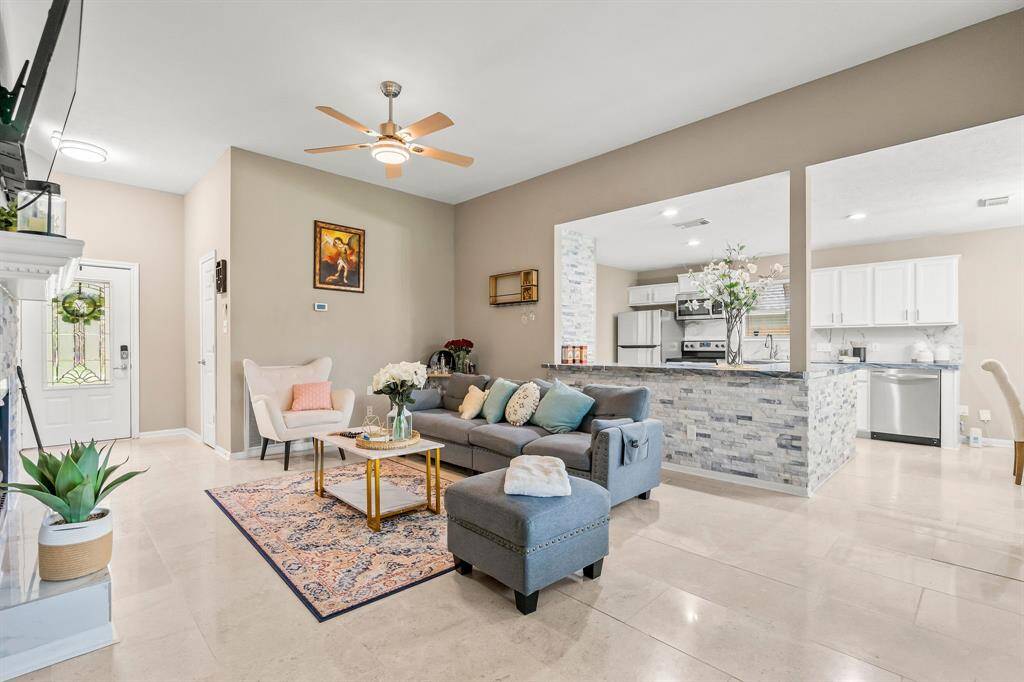 Living Room/Kitchen